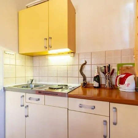 By The Sea Kneza, Korcula - 9168