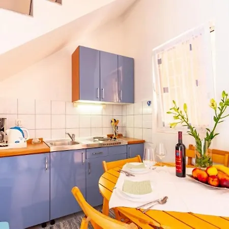 By The Sea Kneza, Korcula - 9168 *