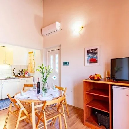 By The Sea Kneza, Korcula - 9168